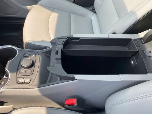Certified 2024 GMC Terrain SLT w/ LPO, Floor Liner Package AWD/4WD image 14