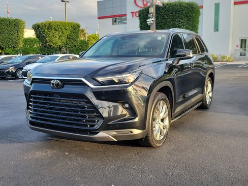 Used 2024 Toyota Grand Highlander Limited AWD/4WD image 5