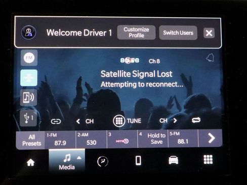 Used 2023 Jeep Grand Cherokee Altitude image 3