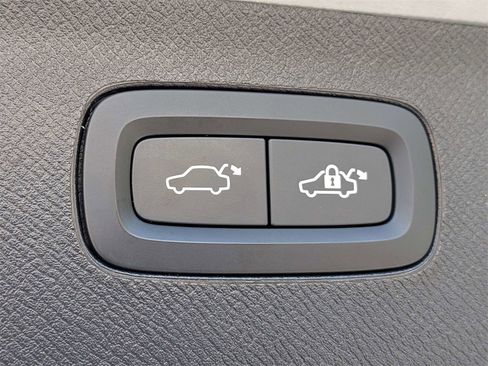 Certified 2024 Volvo XC90 B6 Core w/ Protection Package Premier image 14