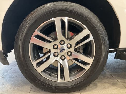 Used 2024 Ford Expedition Max XLT image 9