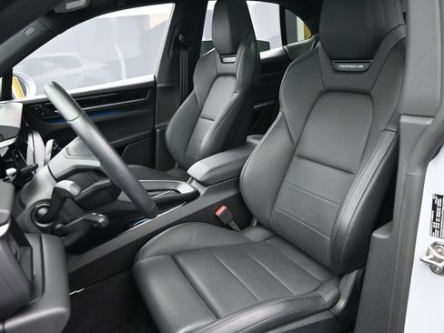 Used 2024 Porsche Macan 4 Electric w/ Premium Package image 25