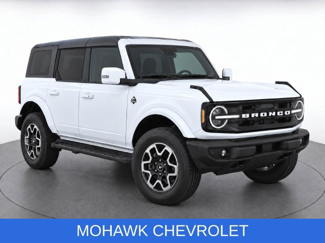 Used 2023 Ford Bronco Outer Banks AWD/4WD image 2