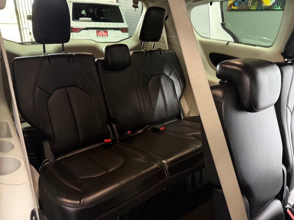 Used 2018 Chrysler Pacifica Touring-L Plus w/ Advanced Safetytec Group FWD image 42