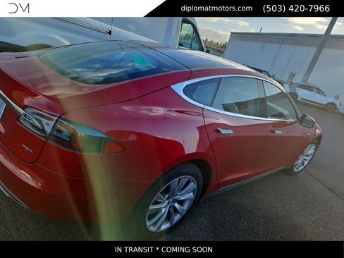 Used 2015 Tesla Model S 70D image 4