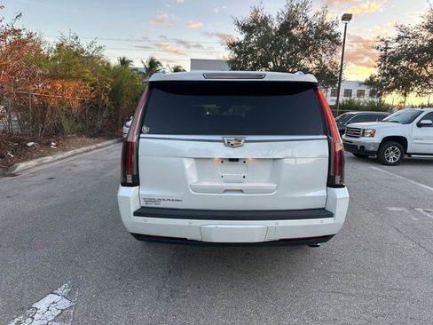 Used 2020 Cadillac Escalade ESV Platinum image 8
