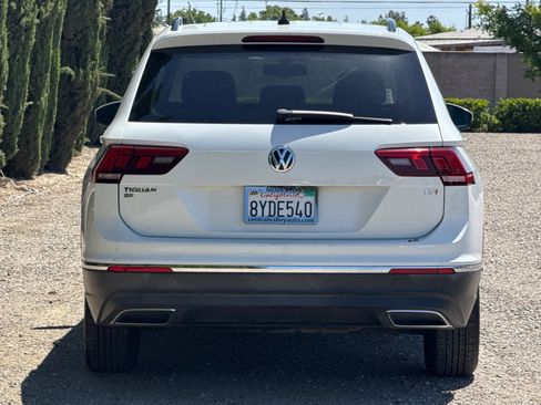 Used 2018 Volkswagen Tiguan SE w/ Panoramic Sunroof Package FWD image 5