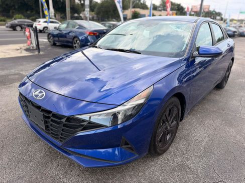 Used 2023 Hyundai Elantra SEL FWD image 2