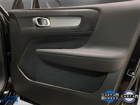 Used 2025 Volvo XC40 B5 Core image 72