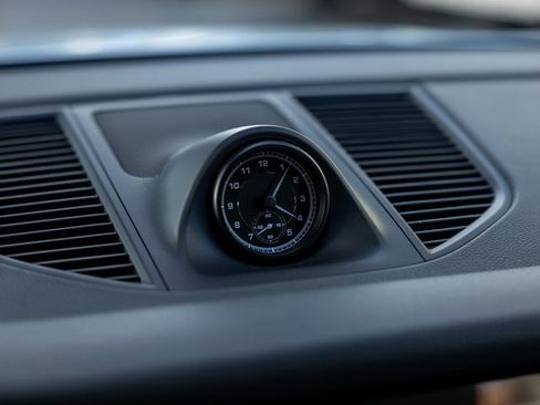 Certified 2025 Porsche Macan image 53