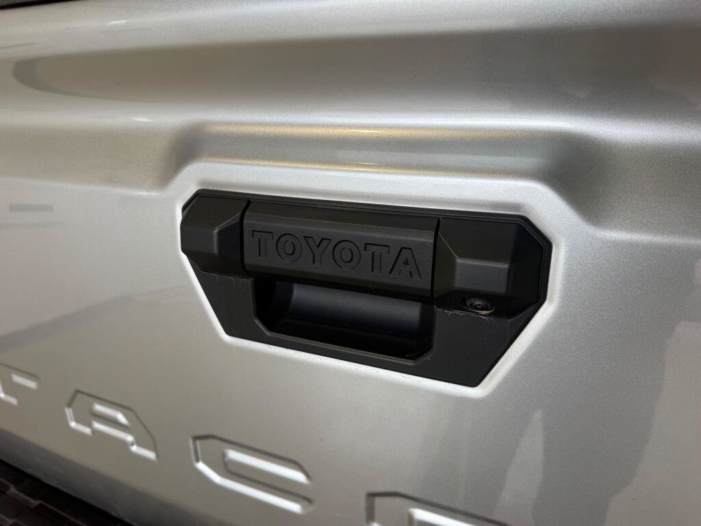 Certified 2024 Toyota Tacoma SR5 AWD/4WD image 15
