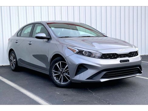 Used 2024 Kia Forte LXS w/ LXS Technology Package image 2