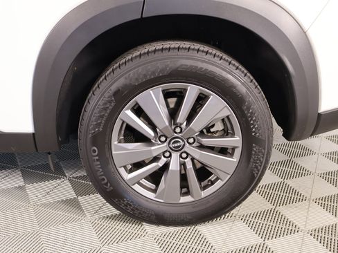 Used 2025 Nissan Pathfinder SV image 19