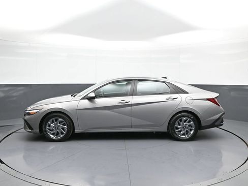 Certified 2024 Hyundai Elantra SEL FWD image 9