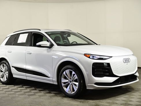 Certified 2025 Audi Q6 e-tron Premium w/ Convenience Package image 6