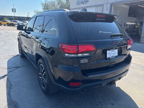Used 2021 Jeep Grand Cherokee Trailhawk w/ Trailhawk Luxury Group AWD/4WD image 8