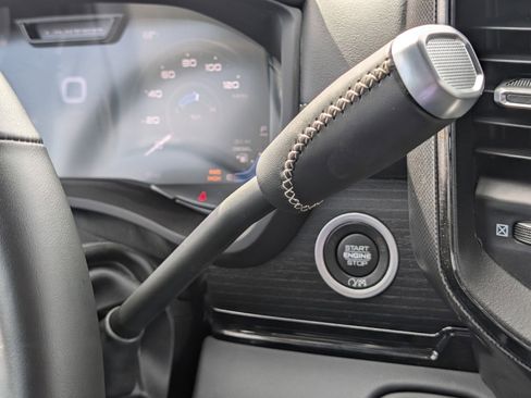 New 2024 RAM 2500 Limited image 24