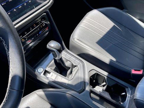 Certified 2023 Volkswagen Tiguan SE w/ Panoramic Sunroof Package FWD image 17