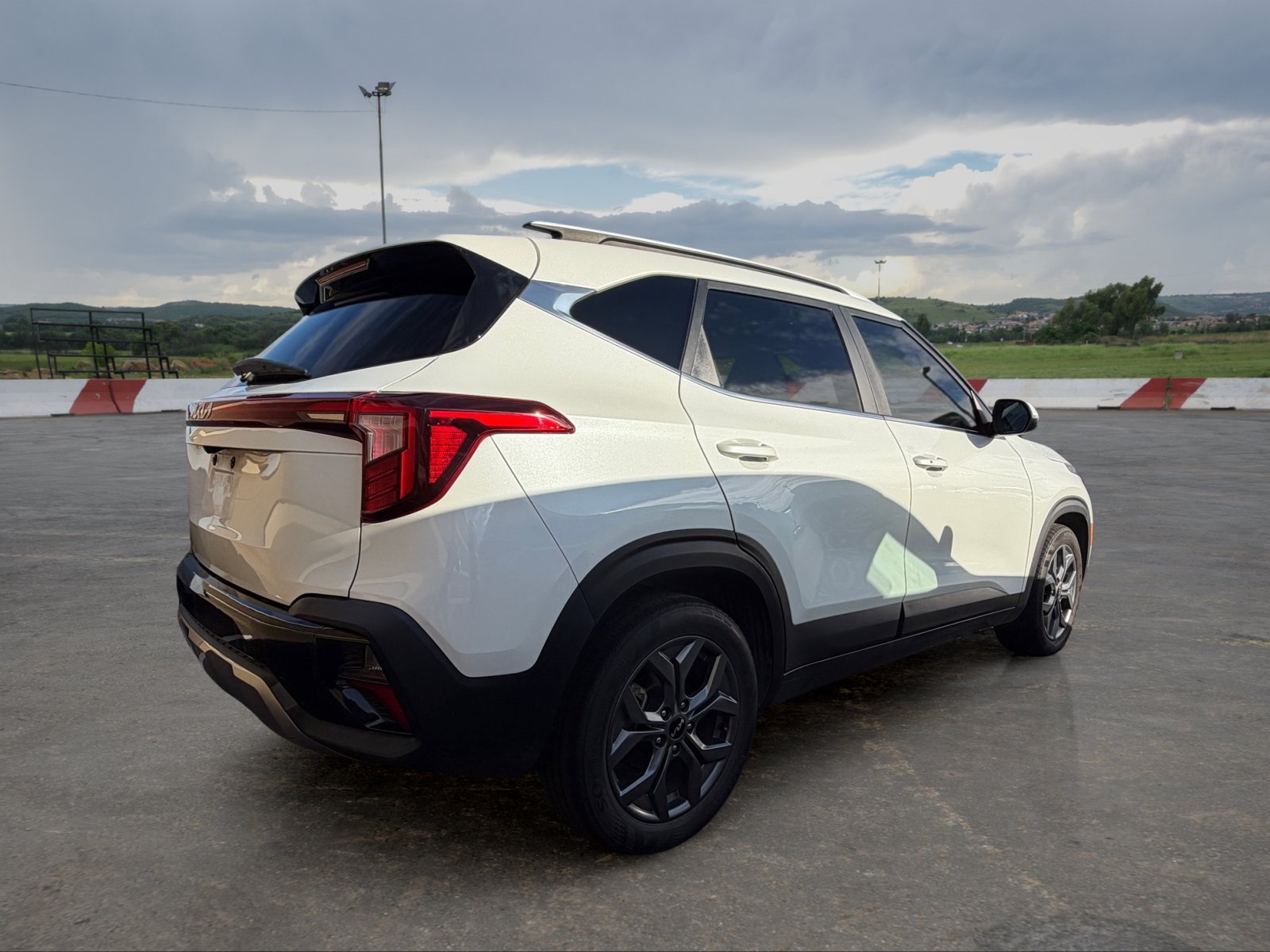 Certified 2024 Kia Seltos S FWD image 3