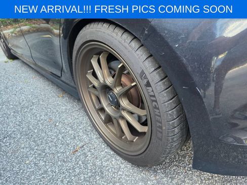 Used 2017 Volkswagen Golf R 4-Door AWD/4WD image 5