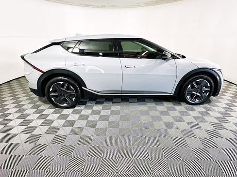 Used 2025 Kia EV6 Light w/ Light LR Technology Package image 2