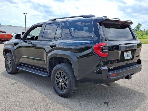 Used 2025 Toyota 4Runner SR5 AWD/4WD image 21