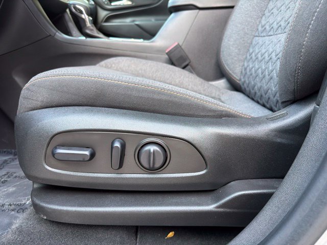 Used 2023 Chevrolet Equinox LT w/ Driver Convenience Package AWD/4WD image 32