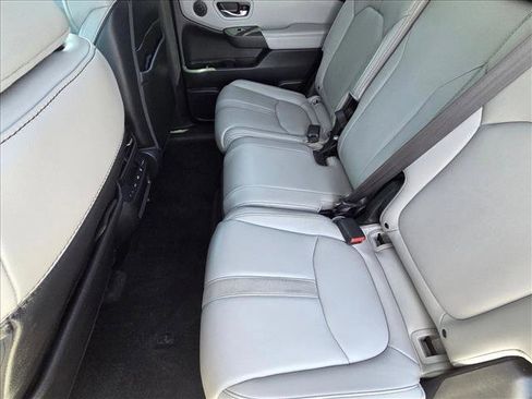 Used 2025 Honda Pilot Touring image 18