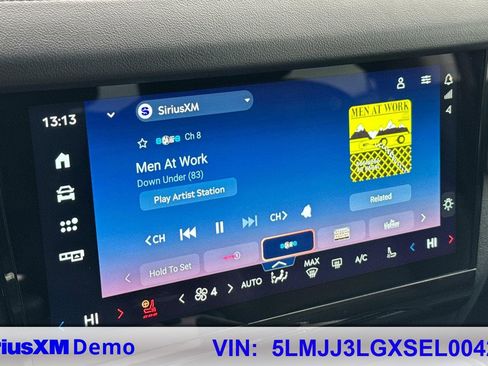 Certified 2025 Lincoln Navigator L Reserve image 28