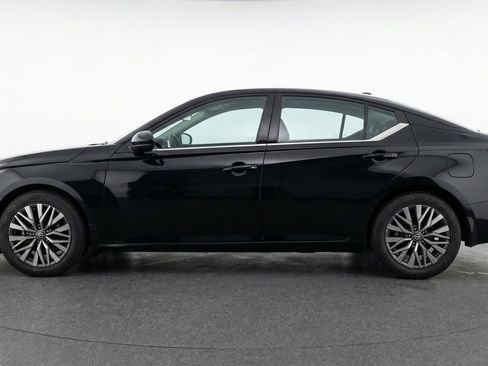 Used 2025 Nissan Altima 2.5 SV image 5