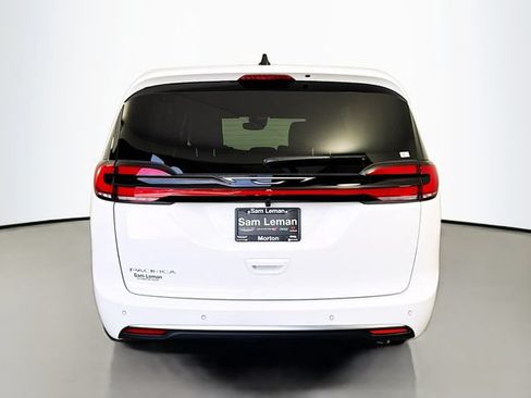 New 2027 Chrysler Pacifica Select FWD image 6