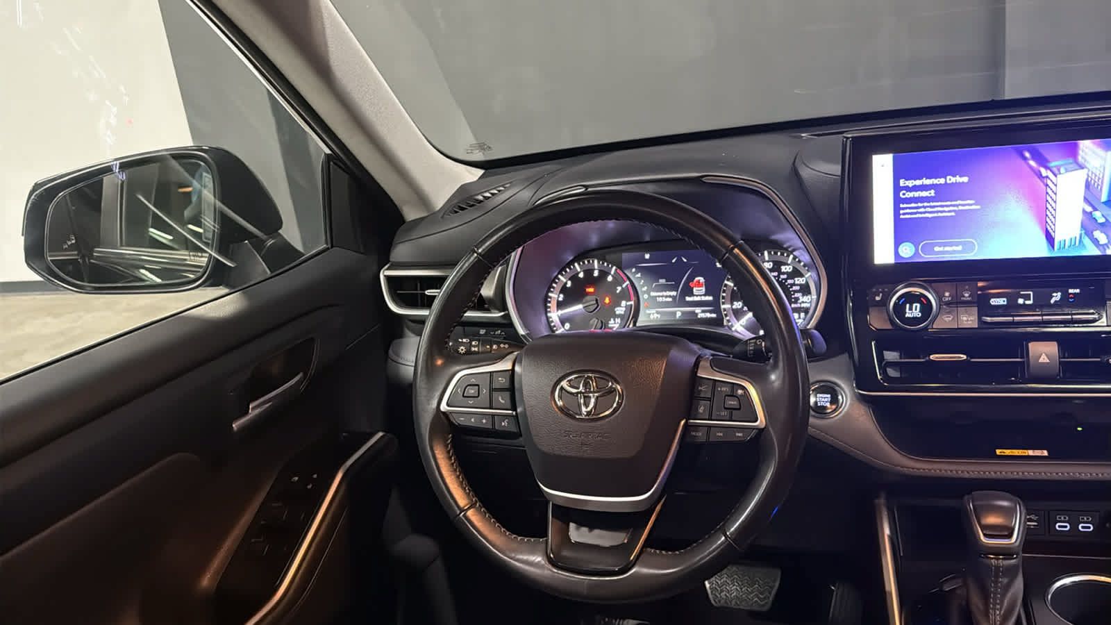 Used 2023 Toyota Highlander XLE AWD/4WD image 22