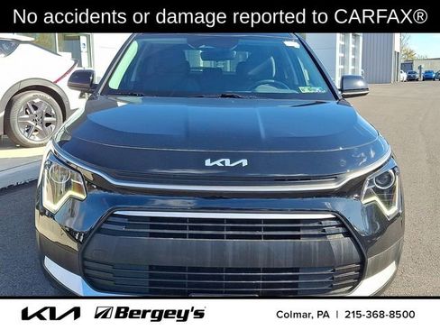 Used 2025 Kia Niro LX image 2