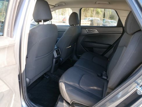 Used 2023 Kia Sportage LX image 15