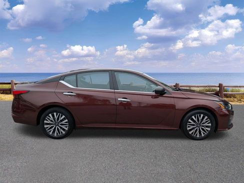 Used 2025 Nissan Altima 2.5 SV image 9