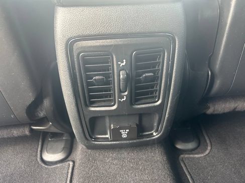 Used 2020 Jeep Grand Cherokee Altitude AWD/4WD image 12