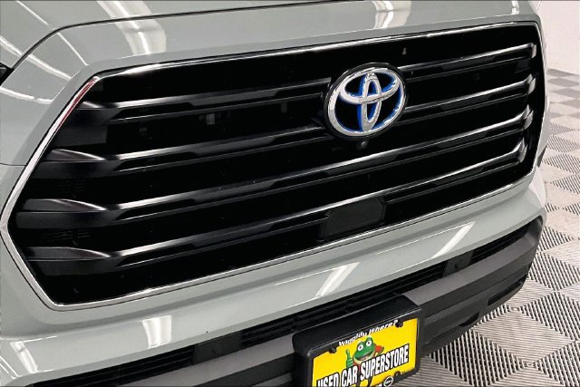 Used 2024 Toyota Sequoia SR5 w/ TRD Off-Road Package AWD/4WD image 34