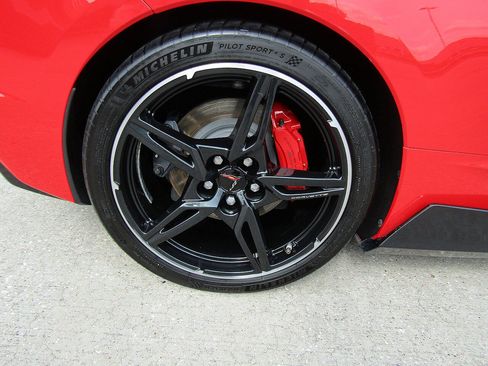 Used 2021 Chevrolet Corvette Stingray Premium Conv w/ Z51 Performance Package RWD image 22