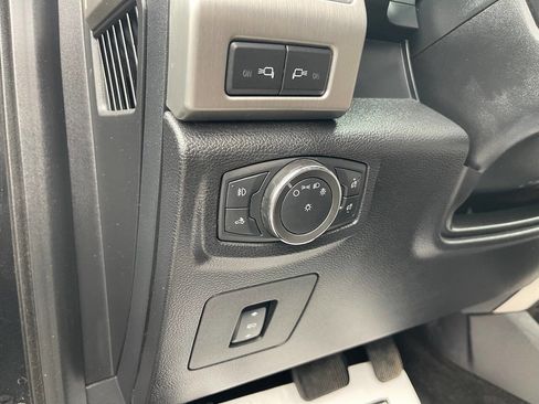 Used 2015 Ford F150 Platinum w/ Equipment Group 701A Luxury image 27