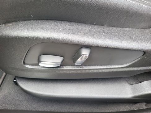 New 2025 Cadillac XT5 Luxury image 10