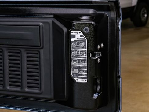 Used 2025 Jeep Wrangler Unlimited Rubicon w/ Technology Group image 89