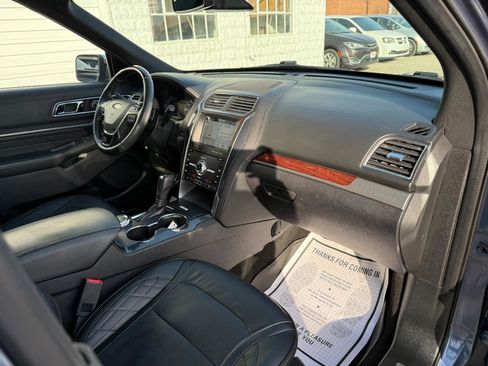 Used 2019 Ford Explorer Platinum image 20