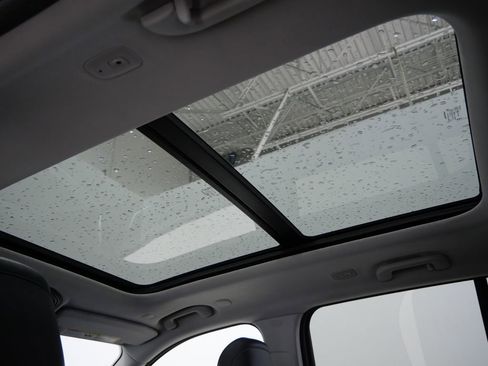 Used 2023 Jeep Grand Cherokee Limited image 4