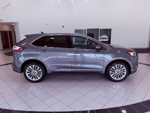 Used 2022 Ford Edge Titanium w/ Equipment Group 301A AWD/4WD image 16