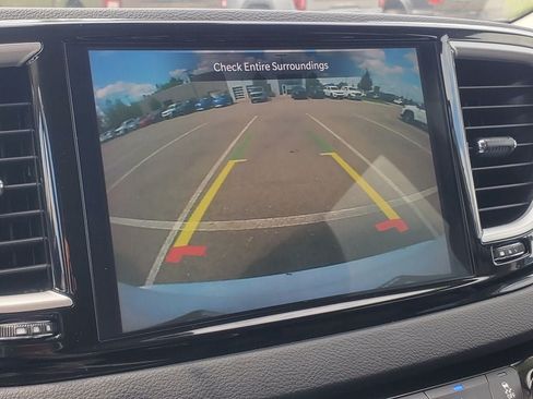 Used 2024 Chrysler Pacifica Touring-L FWD image 17