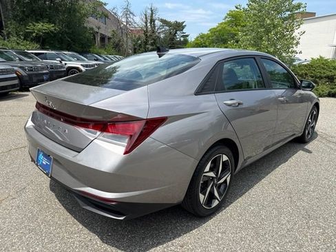Used 2023 Hyundai Elantra SEL w/ Convenience Package FWD image 17