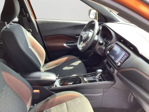 Used 2024 Nissan Kicks SR image 12