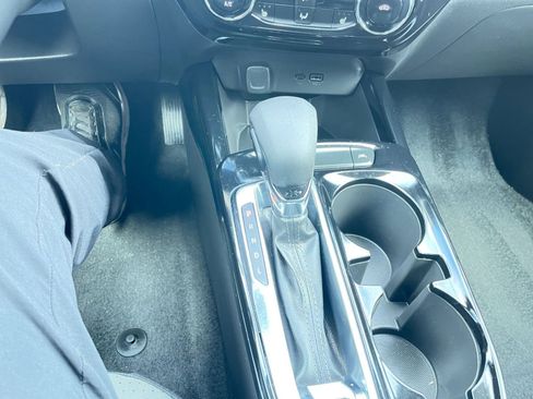 Used 2025 Chevrolet Trax LT w/ LT Convenience Package image 41