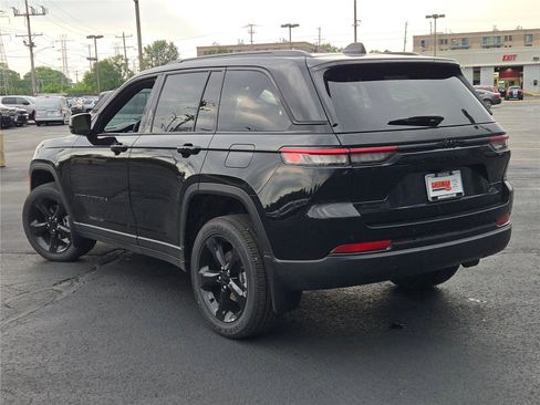 New 2025 Jeep Grand Cherokee Altitude image 16