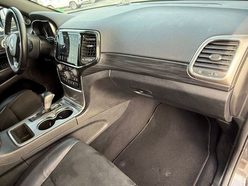 Used 2019 Jeep Grand Cherokee Laredo w/ Laredo X Package image 32